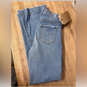 Ultra High Waisted 7's in Fig Leaf size 25.